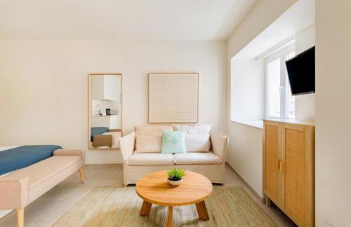 Lapa Getaway Studio with Swimming Pool - Photo 11