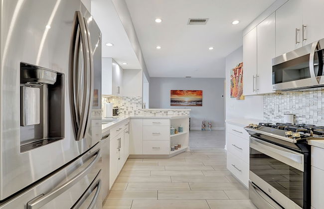 Waterfront Villa Private Pool! - Foto 10