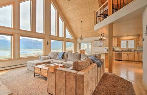 Breathtaking Views Twin Lakes Retreat with Deck - Foto 6