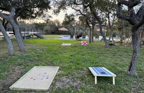 Upscale Modern Hill Country Home! Has it ALL! - Foto 79