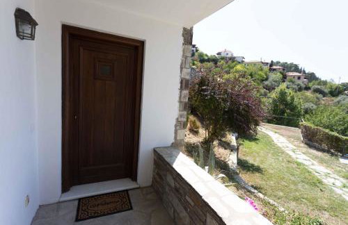 Tranquil Infinity Pool Getaway (private jacuzzi and steam bath, pool, garden, sea and city views) - Foto 14