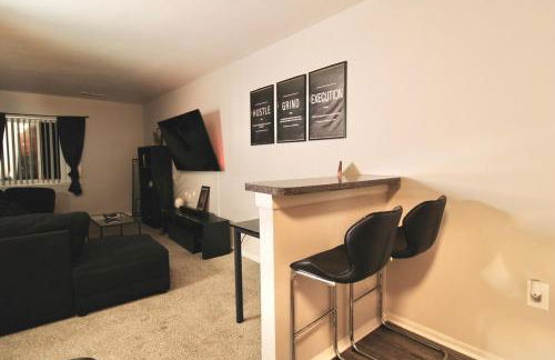 Spacious 1BR with Full Kitchen & Laundry - Foto 10