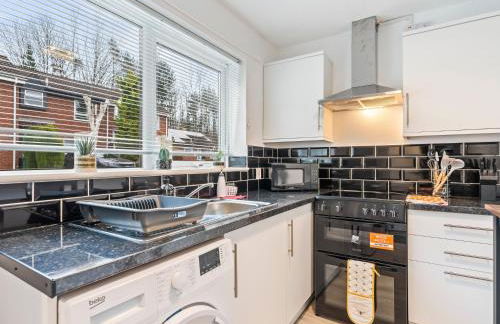 Telford Centre House with Parking, Garden, Wi-Fi - Photo 19