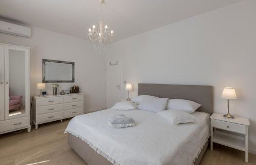 Villa KaTess with heated pool - Photo 28