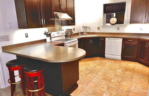 Newly Remodeled spacious units, minutes from mountains, inlet, downtown and airport - Photo 8