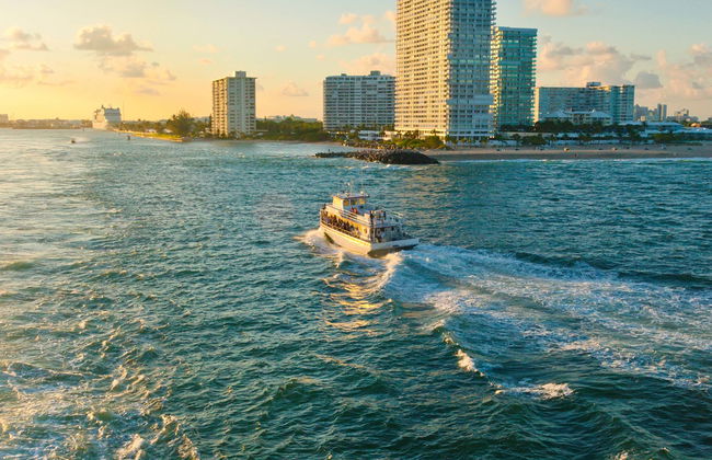 Balade en bateau dans Fort Lauderdale au coucher du soleil - Photo 1