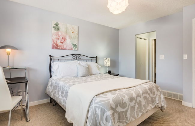 Superb 3BR mins to DT SAIT - Foto 4