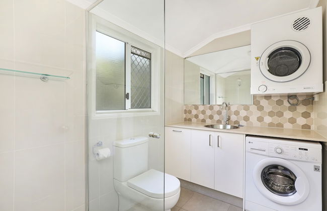 Coral Beach Noosa Resort - Photo 34