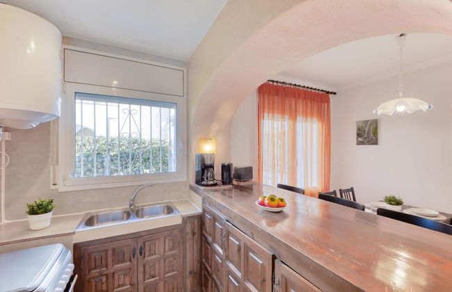 2 bedroom House in Castelló d'Empúries with garden and terrace - Photo 11