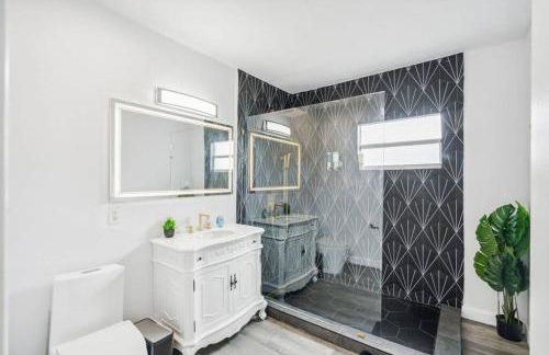 NEW! Havana Nights Villa ! Walk to Calle Ocho! - Foto 11