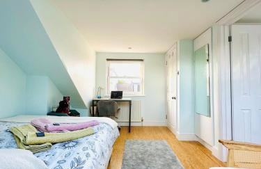 Large Double Room with Private Bathroom West Zone 3 Free Parking - Foto 8