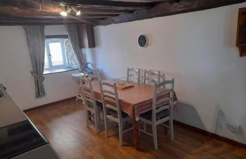 Hayloft Cottage Your Family-Friendly Countryside Retreat, Master En-suite, Sleeps 6, Indoor Pool, Tennis Court and Tarka Trial Access for cycling - Photo 8