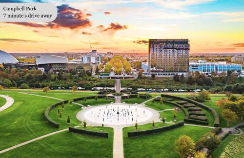 Upscale 3 Bedroom 3 Bathroom Detached House - Central Location - Free Driveway Parking, 75'' Smart TV, Fast WiFi and Snug Room by Yoko Property - Foto 28