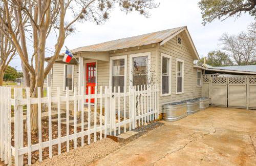 Walk to Main Street Cottage with Deck in Bandera! - Foto 23