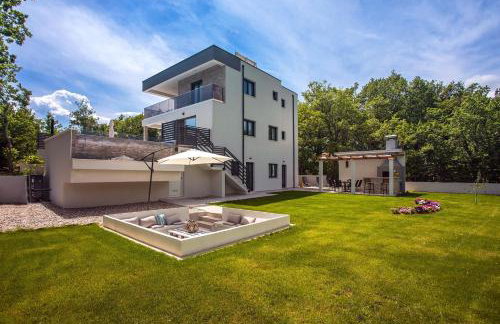 Villa Zora -luxurious villa with heated pool, sauna, 4 bedrooms, 10 persons max - Photo 5