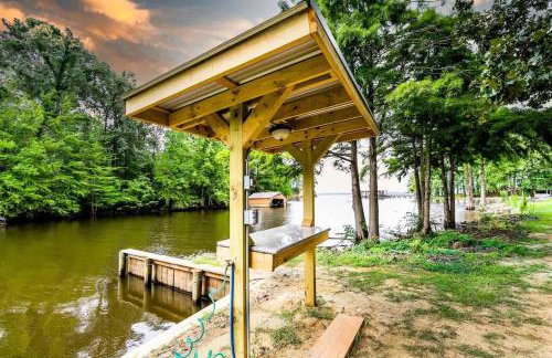 Lakefront 3BR with Bunkhouse and Kayaks, Rowboat Included - Foto 9