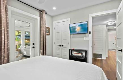 The Surf House: Stylish 2BR Haven - Foto 19