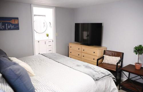 Lake Escape with paddle boards, fire pit & game room - Foto 34