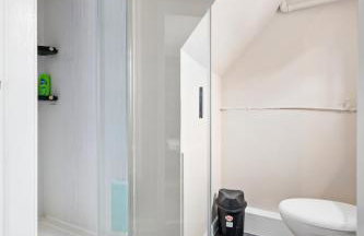 Private retreat For 3 Near City Centre - Photo 23