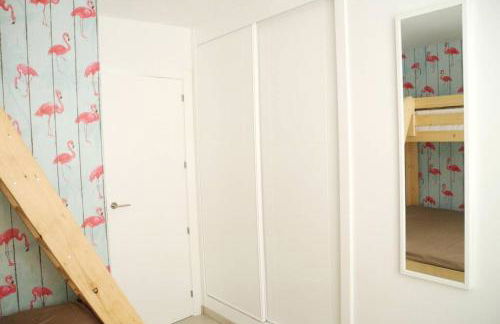 NEW! Modern apartment right on the beach! - Foto 29