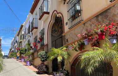 Lovely 1 bedroom apartment with sea views and pool - Photo 38