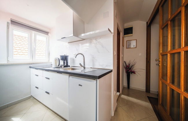 M & J Central Suites - Photo 55