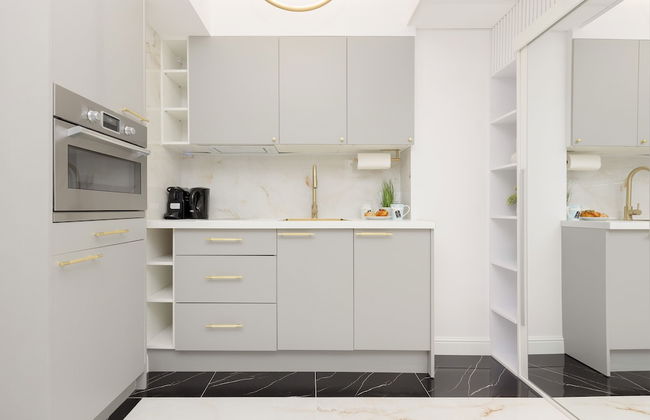 Glamour Studio by Renters Prestige - Photo 7