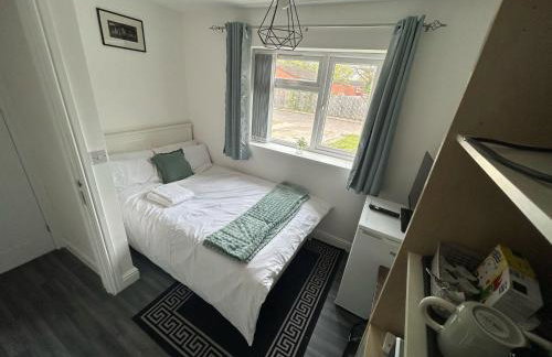 Private Room Sleeps 2 with Ensuite & Parking - Foto 32