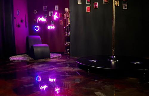 Suite mit Whirlpool, Sauna, Pole Dance und mehr - Foto 21