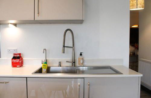 Stylish Essex Apartment, Balcony & Scenic Views - Foto 45