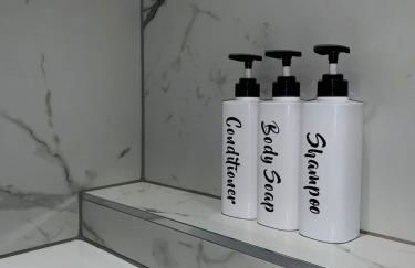 Modern 3-BR Home on Edge of City Center With Free Parking - Foto 19