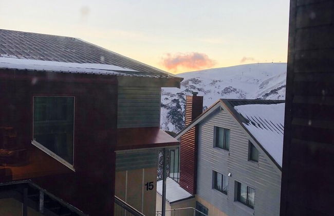 Perfect Located Apartment in the Heart of Hotham - Photo 12