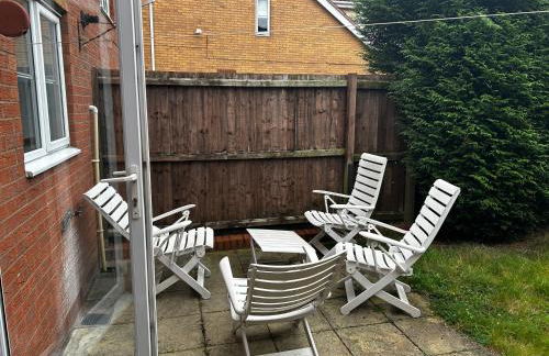 Brades Rise House - 3 bedroom house with 2 toilets with a private garden - Foto 2