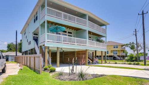 La Porte Home with Balconies Walk to Beach! - Foto 3