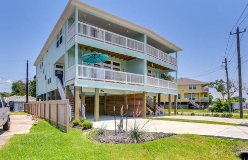 La Porte Home with Balconies Walk to Beach! - Foto 3