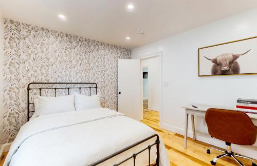 Shop, Dine, Unwind! Gateway to Boston Sights - Foto 23