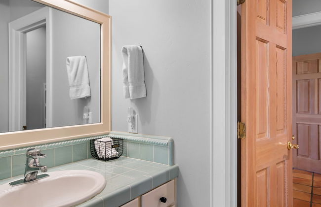 Wellsona Vineyard Retreat Pool Hot Tub Views Main Home Guest Home - Photo 27