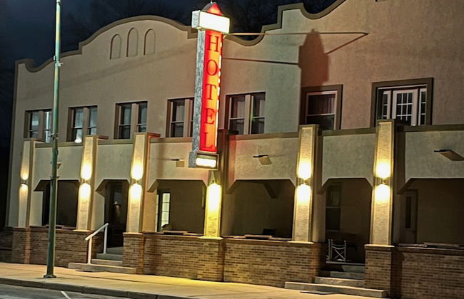 Burge Hotel - Photo 1