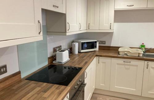 Highcliffe Apartment with Parking - Foto 10