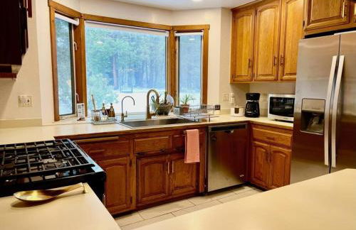 Serene and Magical Cabin w/Barrel Sauna and Fireplace - Foto 3