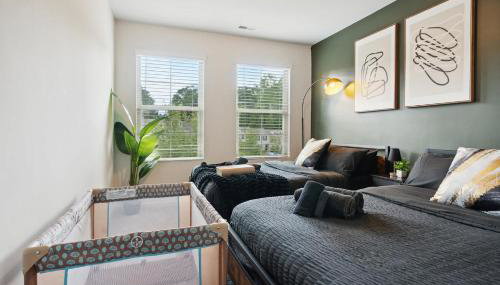 4BR Townhouse King Bed 2-Story Near NC State - Foto 5