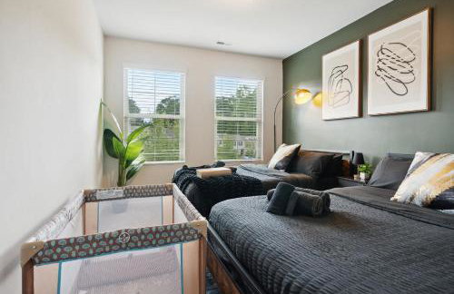 4BR Townhouse King Bed 2-Story Near NC State - Foto 5