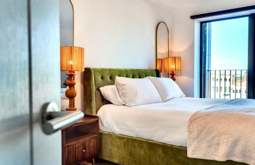 Luxury City Escape - Brand New Stylish 2 Bedroom Apartment with Parking - Foto 21