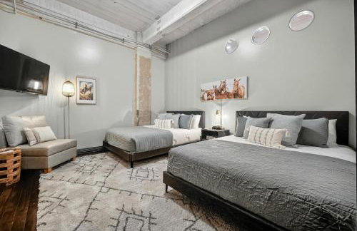 Luxury Downtown Loft Getaway with Gym, Pool, Game room - Foto 29