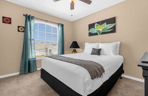 Upstay Home w Pool Hot Tub & Patio - Pet Friendly - Foto 30