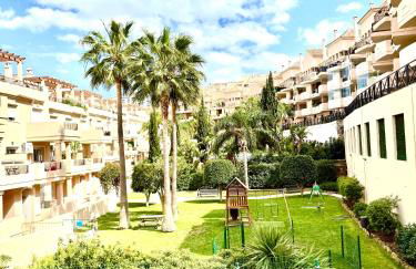 Gorgeous 2 bed Duquesa apartment, 2 pools, easy parking and 2 large balconies, 1 with stunning views - Foto 55