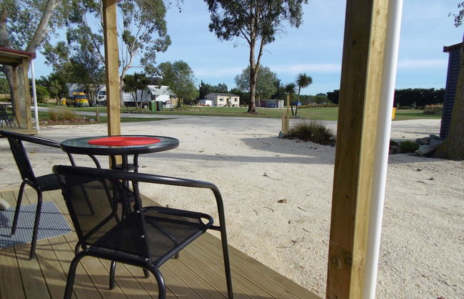 Glenavys Waitaki River Motor Camp - Caravan Park - Foto 1