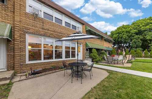 Northside FAMLYNEST Lincoln Sq 4BR 2BA 2P Rare find - Photo 22