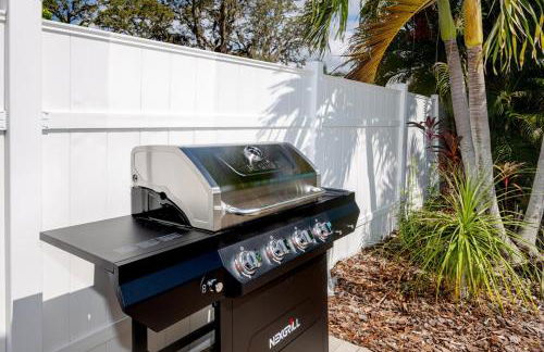 NEW! Palm Harbor Hideaway - Beautiful, Spacious 4BR Home with Amazing Pool - Foto 30