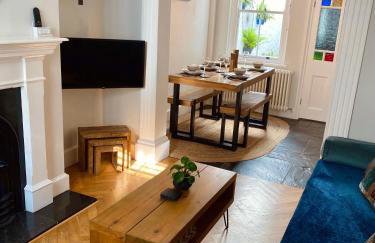 Charming 2-Bed Seaside Cottage - Moments from Brighton Beach & Pier - Foto 1
